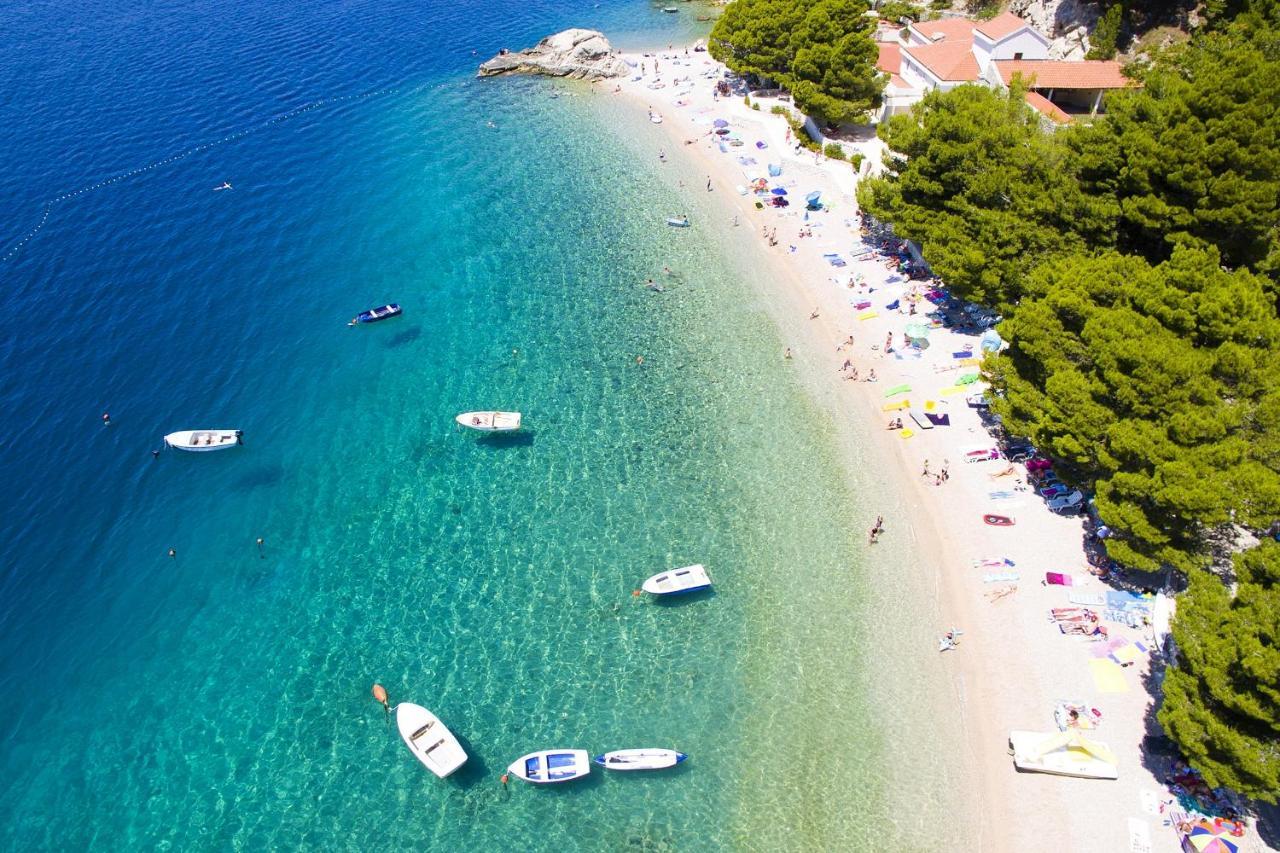 Apartments By The Sea Brela, Makarska - 16065 Exterior photo