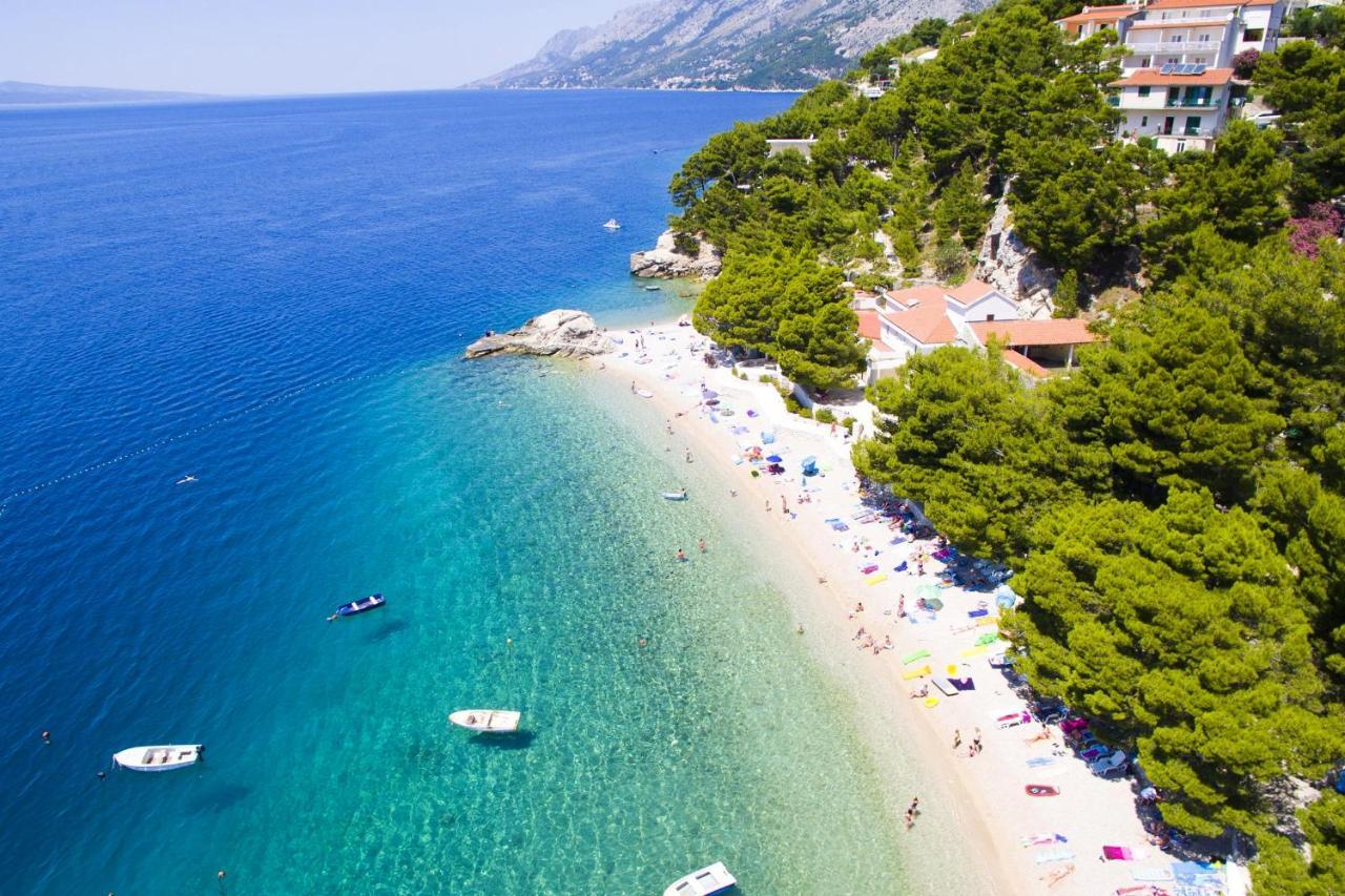 Apartments By The Sea Brela, Makarska - 16065 Exterior photo
