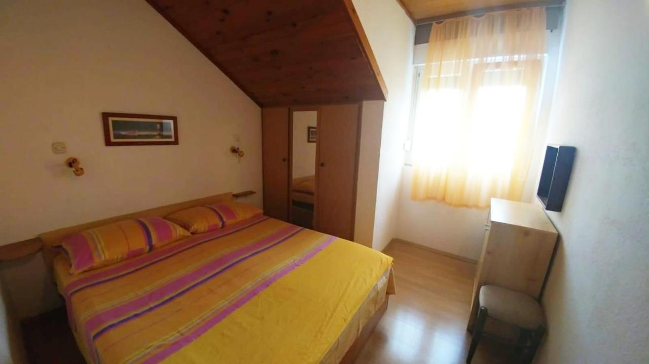 Apartments By The Sea Brela, Makarska - 16065 Exterior photo