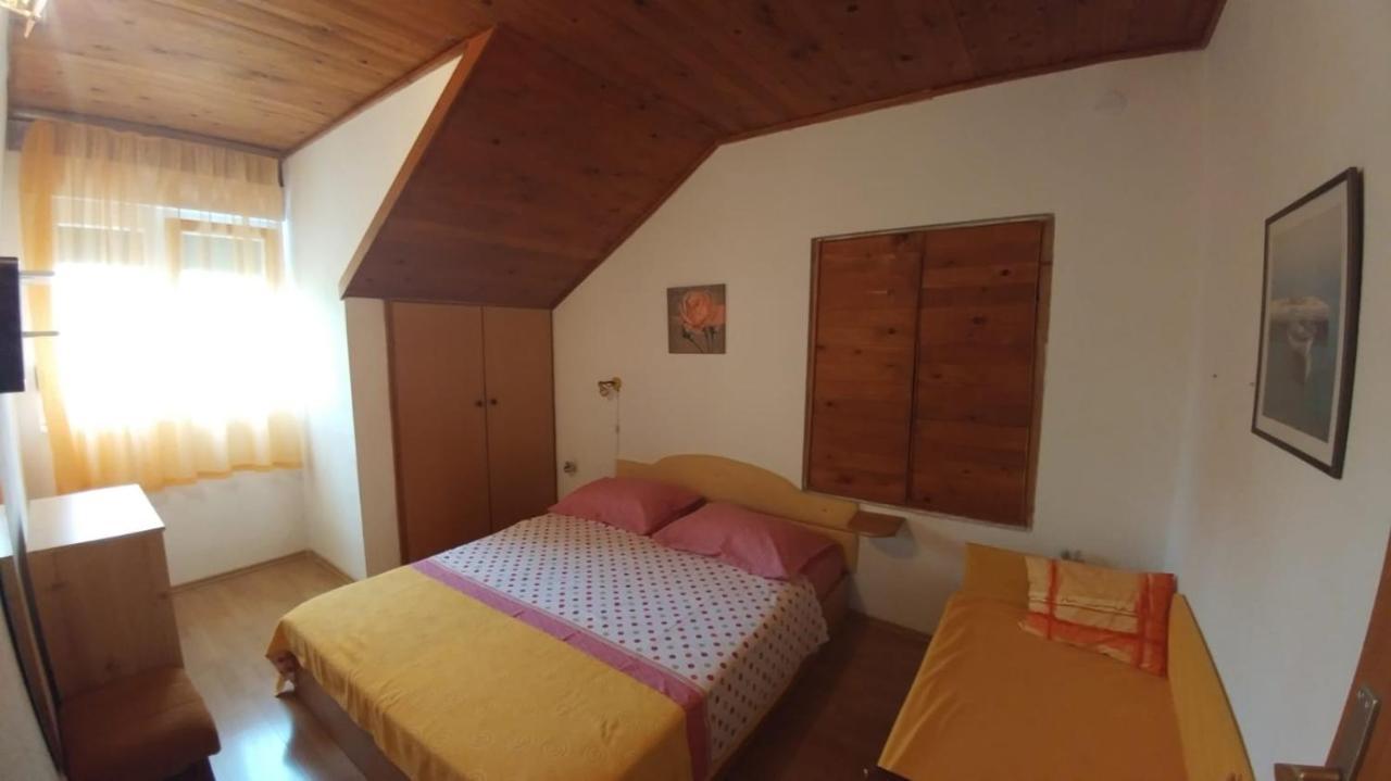 Apartments By The Sea Brela, Makarska - 16065 Exterior photo